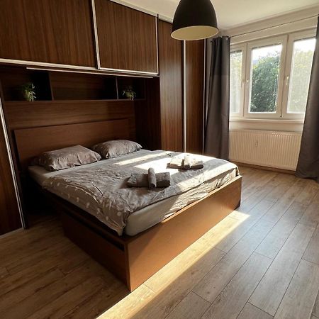 Industrial Apartment I 24Hr Self Check-In I Free Parking & Coffee Banska Bystrica Luaran gambar