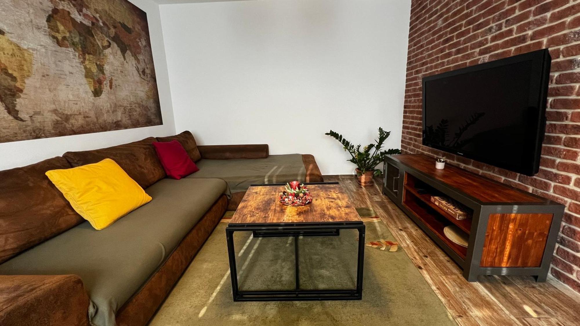 Industrial Apartment I 24Hr Self Check-In I Free Parking & Coffee Banska Bystrica Luaran gambar